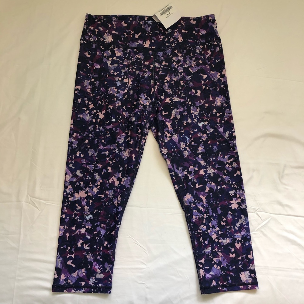 NWT Fabletics Mid-Rise Powerhold Capri MEDIUM
